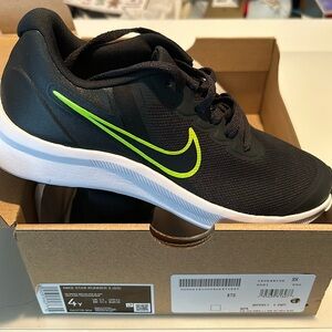 Nike Star Runner 3, size 4Y kids black and green NWT